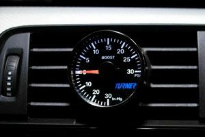 BMW 4シリーズ (F32／F33／F36) (13-) ブーストゲージ カスタムパーツ
