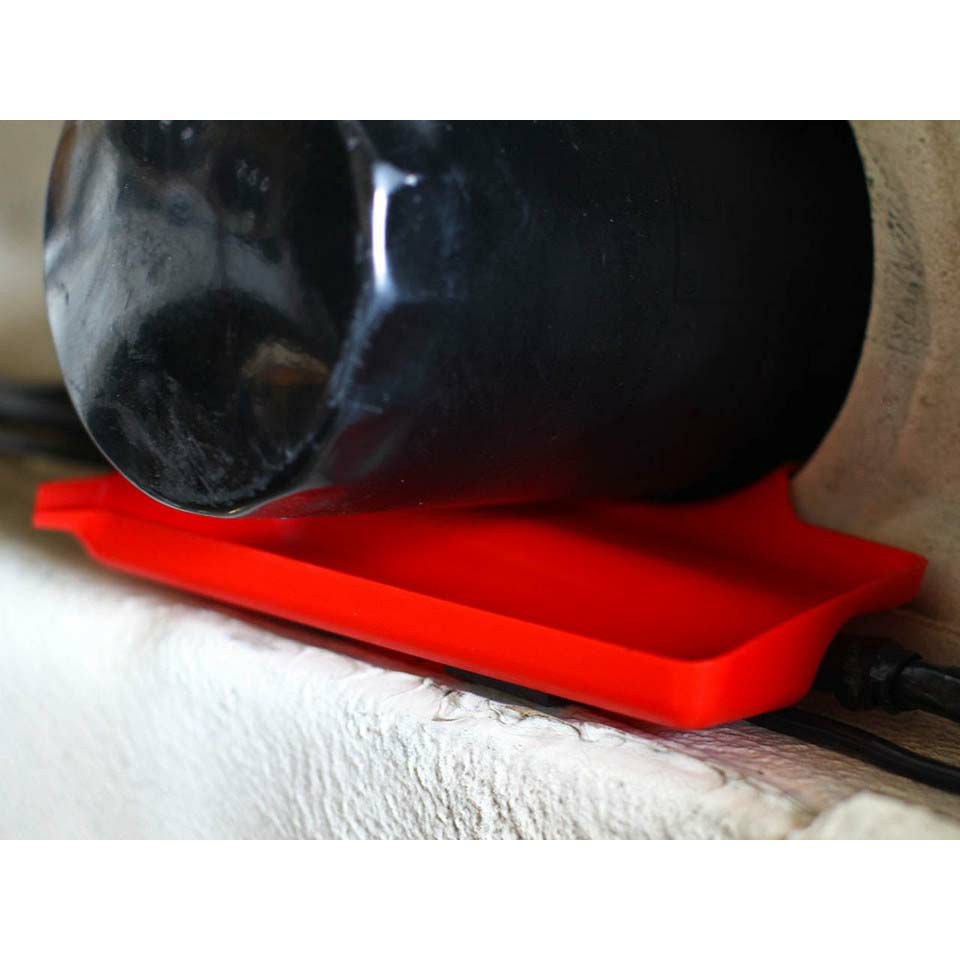 ポルシェ 911／930用 オイルフィルタードリップトレー【Rennline】　車体に装着した商品を近くから見た画像